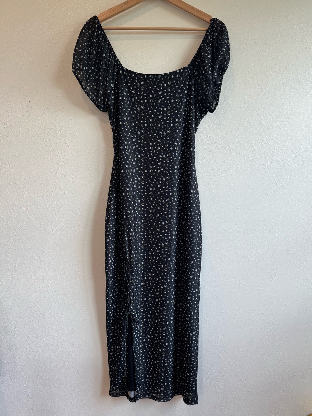 Stitch & Pine Black Floral Midi Dress with Puff Sleeves | Size M